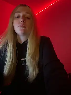 Glowing Elegant Tessa online show from November 26, 2025, 3:56 pm