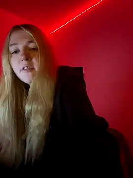 Glowing Elegant Tessa online show from November 25, 2025, 4:29 pm