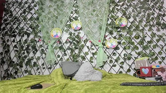 LittlePeach  online show from April 5, 2026, 11:06 am