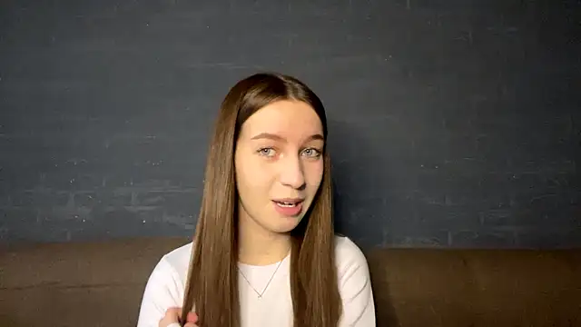 CindaWinn online show from November 20, 2025, 8:04 am