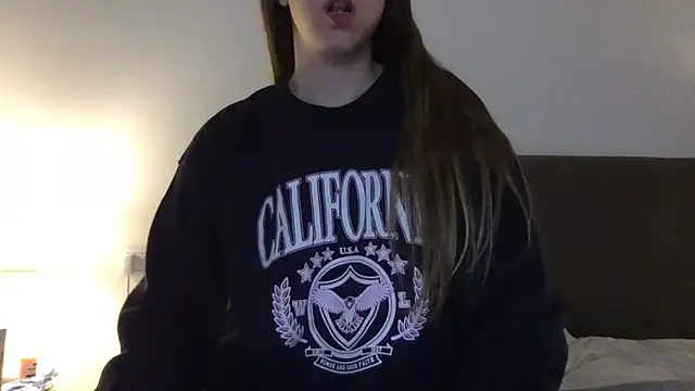 Snapshot of Martimartinaxx chatting on March 26, 2026, 9:35 pm Martimartinaxx online show from March 26, 2026, 9:35 pm
