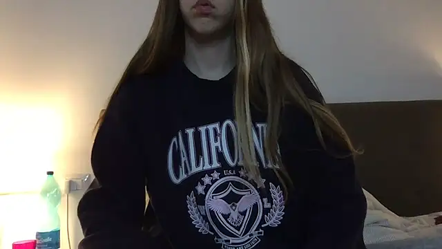 Snapshot of Martimartinaxx chatting on March 24, 2026, 7:58 pm Martimartinaxx online show from March 24, 2026, 7:58 pm