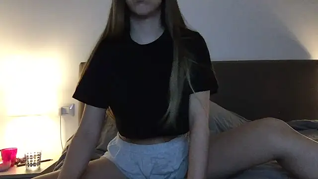 Snapshot of Martimartinaxx chatting on May 6, 2026, 7:40 pm Martimartinaxx online show from May 6, 2026, 7:40 pm