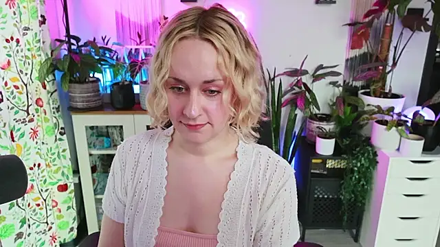 xzoeyryanx online show from February 13, 2026, 6:52 pm