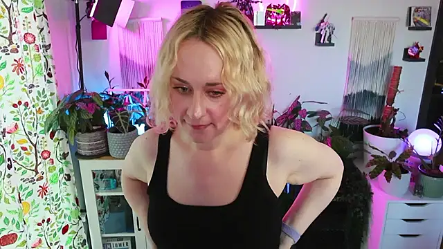 xzoeyryanx online show from March 26, 2026, 8:29 pm
