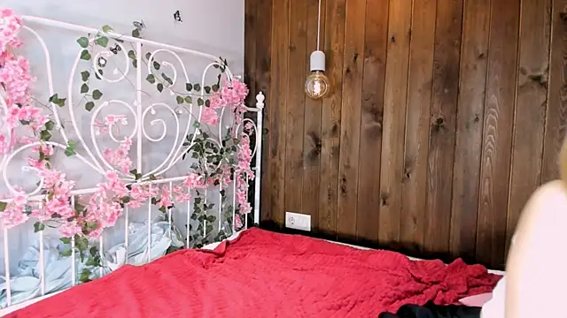 KristleKirst online show from December 20, 2025, 8:17 am