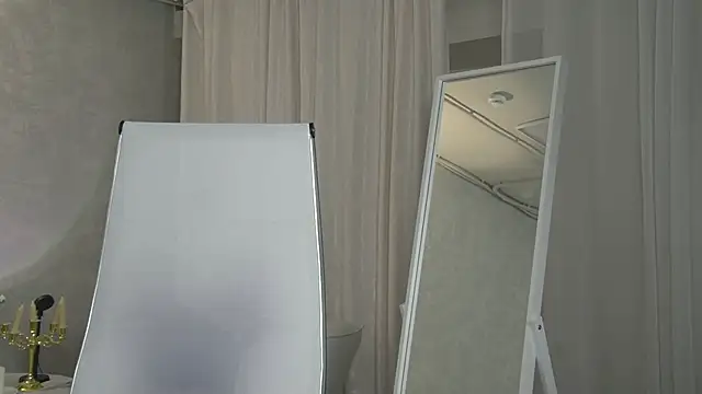 RickiOwens online show from December 17, 2025, 7:13 am