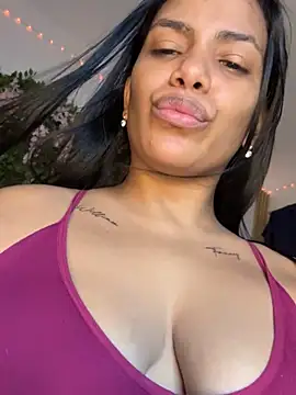 Snapshot of ArielleMillerr- chatting on November 25, 2025, 5:46 pm ArielleMillerr- online show from November 25, 2025, 5:46 pm