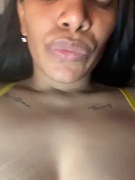 Snapshot of ArielleMillerr- chatting on November 26, 2025, 5:13 pm ArielleMillerr- online show from November 26, 2025, 5:13 pm