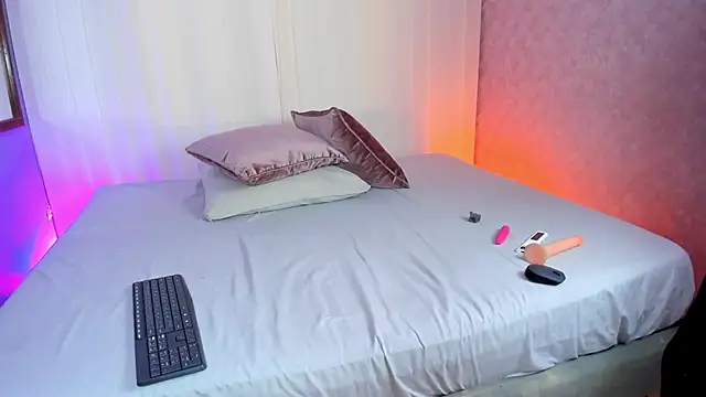 luna velvett  online show from January 6, 2026, 11:14 am