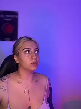 Snapshot of VeloraVyxen_ chatting on November 22, 2025, 2:43 am VeloraVyxen online show from November 22, 2025, 2:43 am