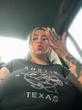 Snapshot of VeloraVyxen_ chatting on November 22, 2025, 9:02 pm VeloraVyxen online show from November 22, 2025, 9:02 pm