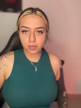 Snapshot of VeloraVyxen_ chatting on November 26, 2025, 1:27 am VeloraVyxen online show from November 26, 2025, 1:27 am