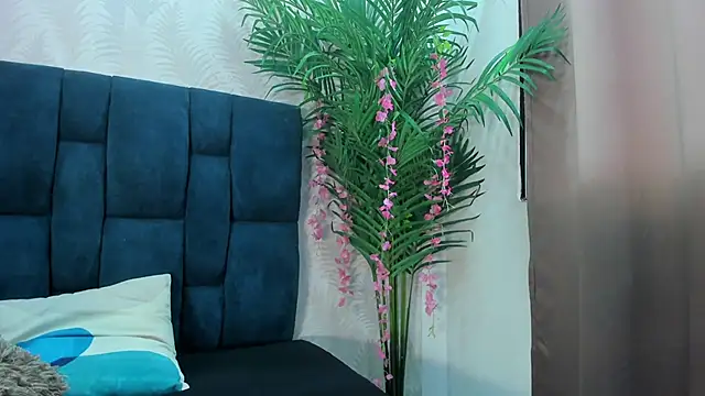 Holly Sly online show from November 24, 2025, 7:14 pm