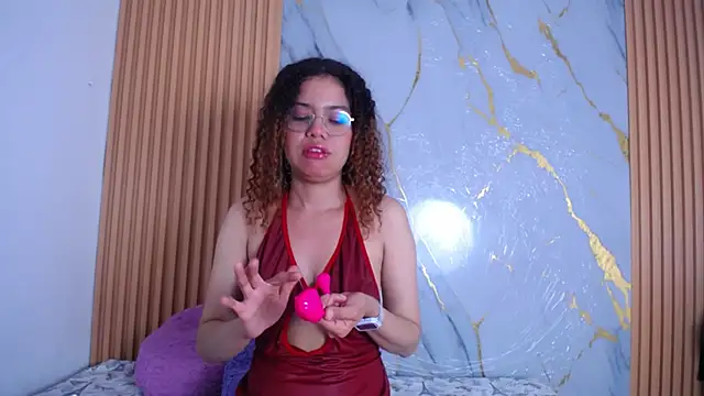 Snapshot of Annie_Chers chatting on November 26, 2025, 4:12 am Annie Chers online show from November 26, 2025, 4:12 am