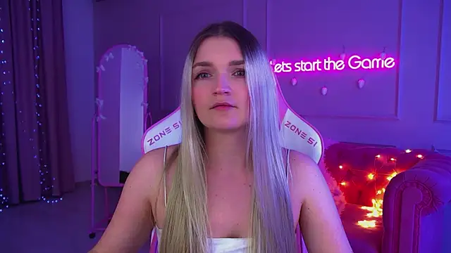 AnnyRaii online show from December 5, 2025, 6:28 pm