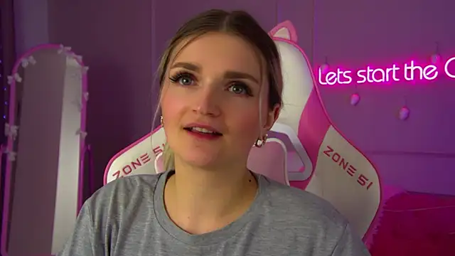 AnnyRaii online show from December 20, 2025, 6:33 pm