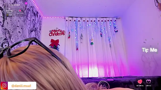 Snapshot of daniii_mua chatting on November 23, 2025, 12:20 am daniii mua online show from November 23, 2025, 12:20 am