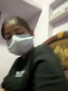 cutestpearl online show from November 19, 2025, 6:13 am