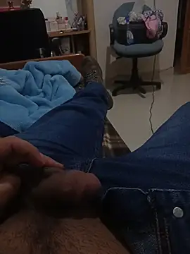 ouchenshadow2975 online show from November 24, 2025, 8:42 pm