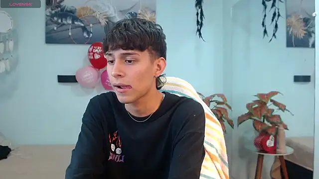 Snapshot of DraxBlade09 chatting on February 14, 2026, 8:20 pm DraxBlade09 online show from February 14, 2026, 8:20 pm