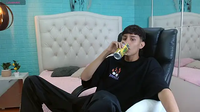 Snapshot of DraxBlade09 chatting on January 16, 2026, 8:13 pm DraxBlade09 online show from January 16, 2026, 8:13 pm