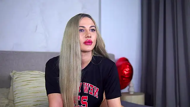 Snapshot of Chloe_GraceeX chatting on February 18, 2026, 12:08 am Chloe GraceeX online show from February 18, 2026, 12:08 am