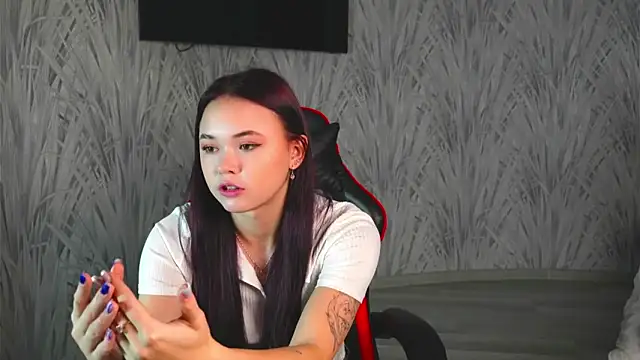 CarleeHake online show from November 19, 2025, 2:55 am