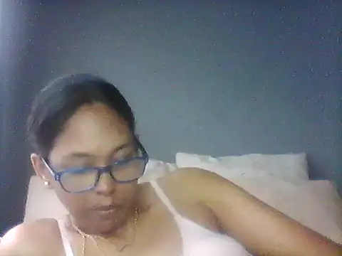 TiaBlaze online show from November 29, 2025, 2:17 pm