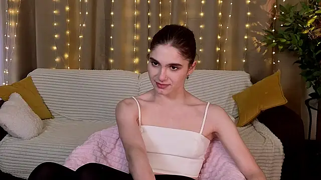 RozanneJordan online show from December 15, 2025, 5:08 pm