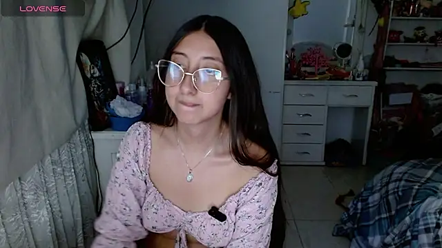 Snapshot of Nanylux chatting on January 17, 2026, 2:48 am Nanylux online show from January 17, 2026, 2:48 am