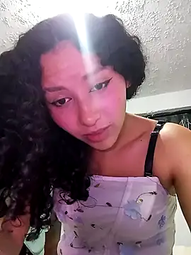 Snapshot of pettymoon1 chatting on November 25, 2025, 11:27 pm pettymoon1 online show from November 25, 2025, 11:27 pm