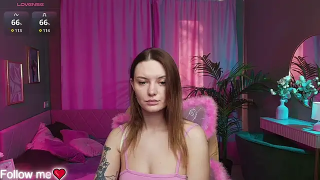 Ursula Andres online show from April 15, 2026, 1:11 am