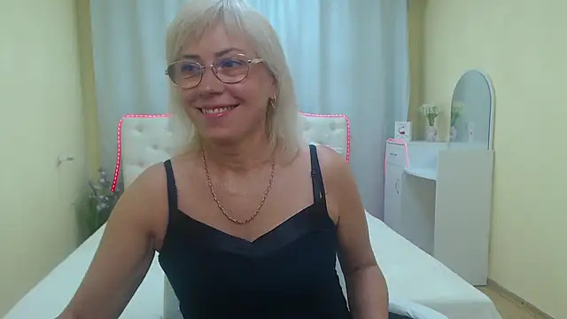 LaurenWishy online show from July 6, 2026, 5:25 am
