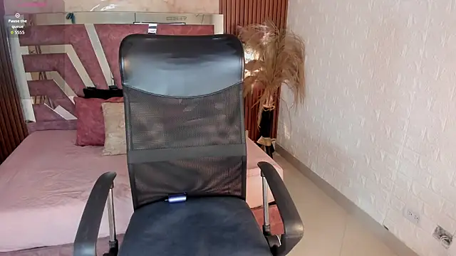 sarita castillo online show from November 26, 2025, 7:25 pm