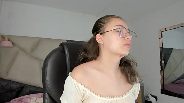 MarieTaylor  online show from December 14, 2025, 6:35 pm