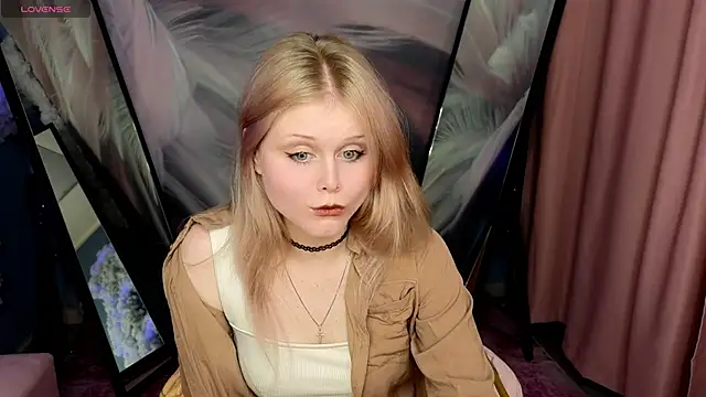 AnoraAmore online show from November 26, 2025, 6:46 am