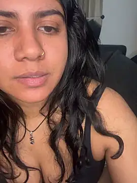 Snapshot of TiaBella_ chatting on April 15, 2026, 7:58 pm TiaBella online show from April 15, 2026, 7:58 pm