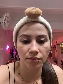 MiaWhiteBunny online show from July 24, 2026, 8:49 pm