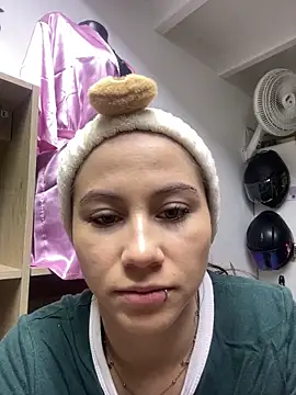 MiaWhiteBunny online show from April 16, 2026, 9:26 pm