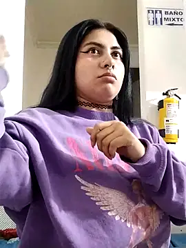 Snapshot of Emmyxxx chatting on March 4, 2026, 4:09 am Emmyxxx online show from March 4, 2026, 4:09 am