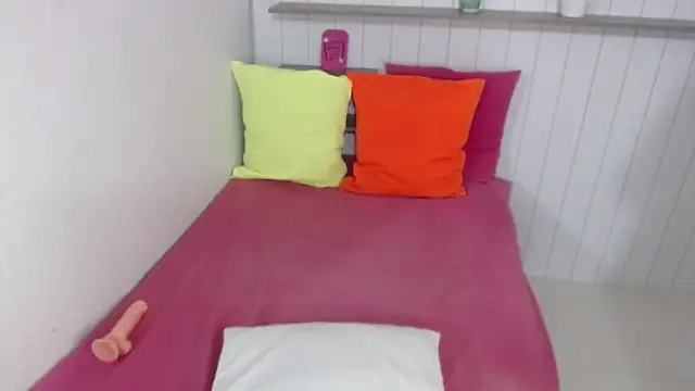 Snapshot of Ivonny_Hot chatting on November 26, 2025, 8:20 pm Ivonny Hot online show from November 26, 2025, 8:20 pm