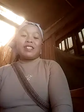 Lyly-baby online show from November 26, 2025, 5:18 am