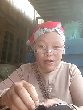 Lyly-baby online show from November 23, 2025, 3:38 am