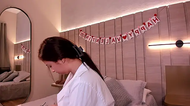 Snapshot of Zoe_Mendez chatting on February 14, 2026, 12:05 pm Zoe Mendez online show from February 14, 2026, 12:05 pm