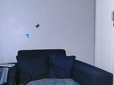 Snapshot of YELLOW-MELLO chatting on November 21, 2025, 1:21 pm YELLOW-MELLO online show from November 21, 2025, 1:21 pm