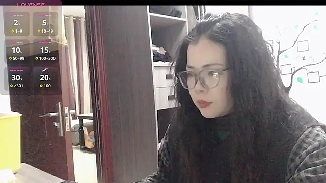 Huahua3187 online show from November 26, 2025, 10:37 am