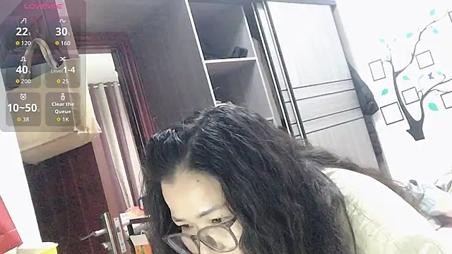 Huahua3187 online show from November 28, 2025, 11:21 am