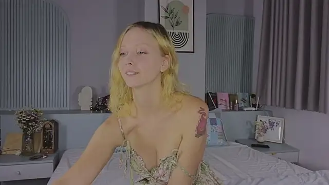 cassie miu online show from December 1, 2025, 3:29 am