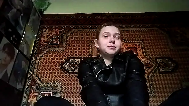 Snapshot of KikiBang chatting on November 28, 2025, 8:25 am KikiBang online show from November 28, 2025, 8:25 am